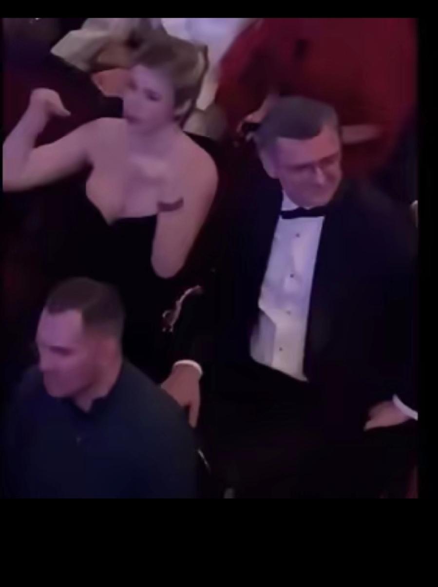 乌克兰前外长伦敦享乐，前线士兵战壕成枯骨乌克兰前线的士兵们在战壕里艰难坚守，可