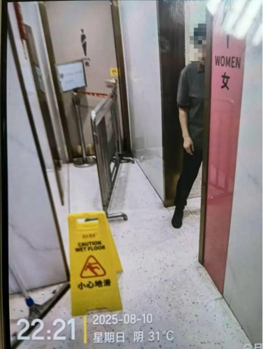 广州，一女子带孩子、朋友去某商场餐厅吃饭，吃到晚上十点多，过了商场的打烊时间，后