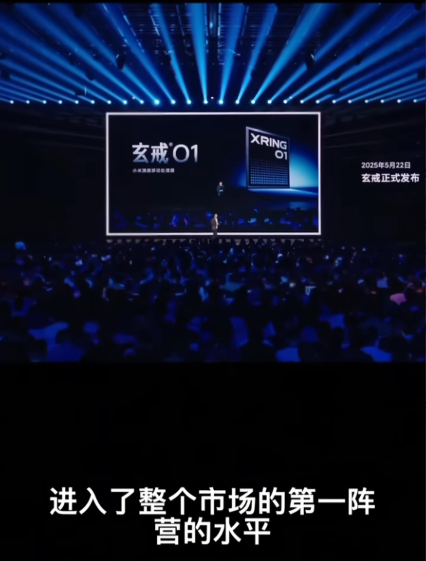 刚看到小米17的发布会，笑死我了[笑着哭]差点没闪着我的腰雷军上一秒还深情并茂