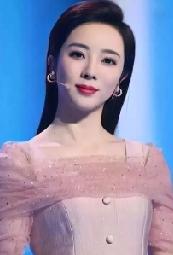 离开央视为钱奔波的李思思：落地的凤凰不如鸡？曾是央视春晚常客的李思思，告别