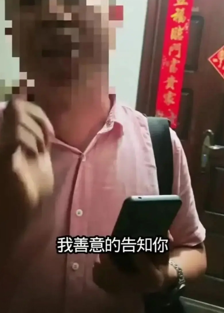 陆伟，博士生导师，武汉大学二级教授，武汉大学党委常委，副校长。这个身穿粉色衣服