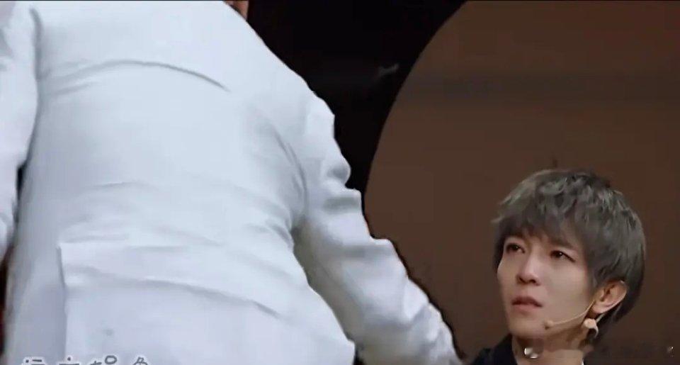 嘲讽小郭的人都打脸了吧，他虽然长的不高，但人家有才