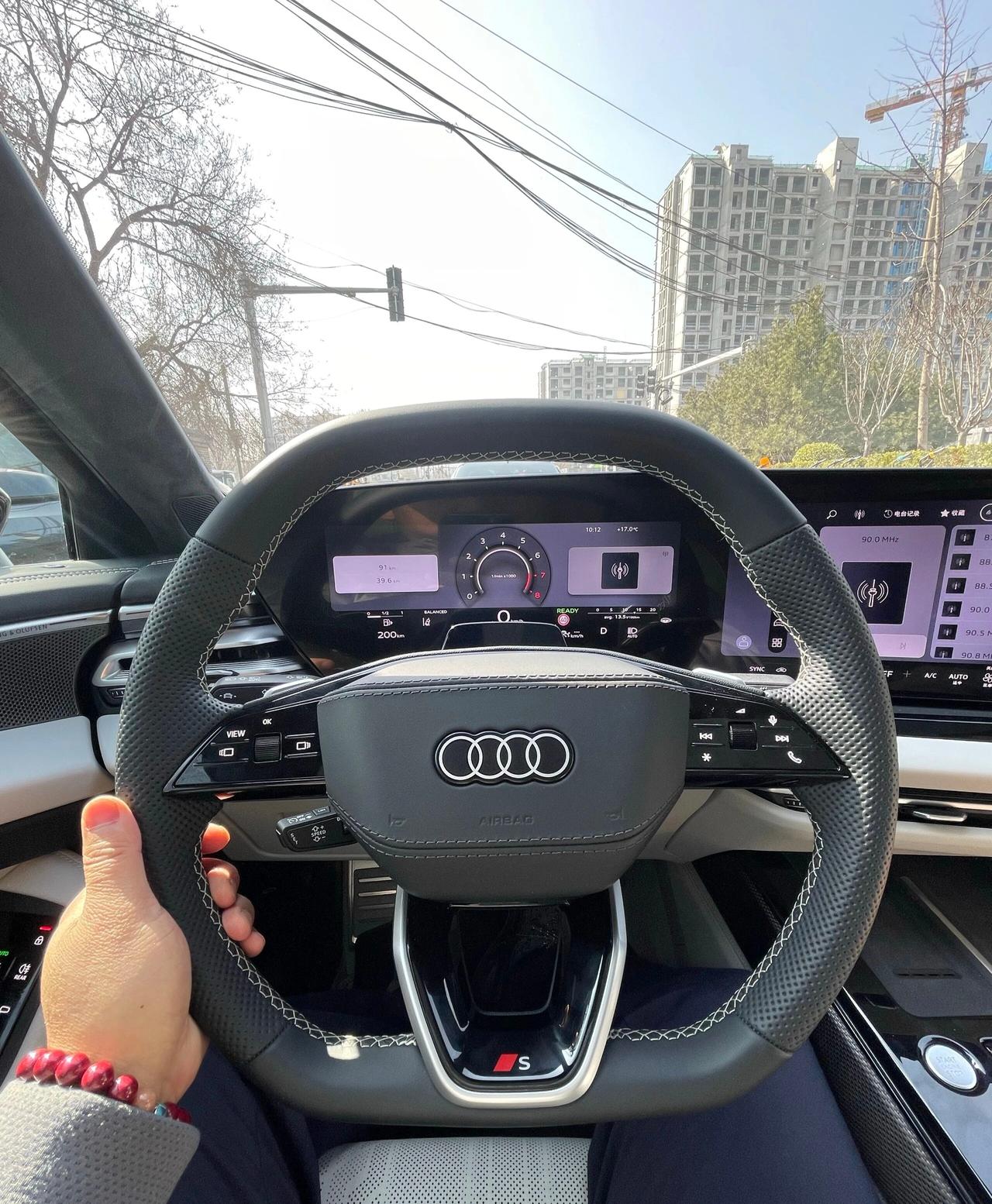 试驾完新奥迪A6L，优缺点挺明显，一言难尽心心念念的奥迪A6L终于体验完了，建议