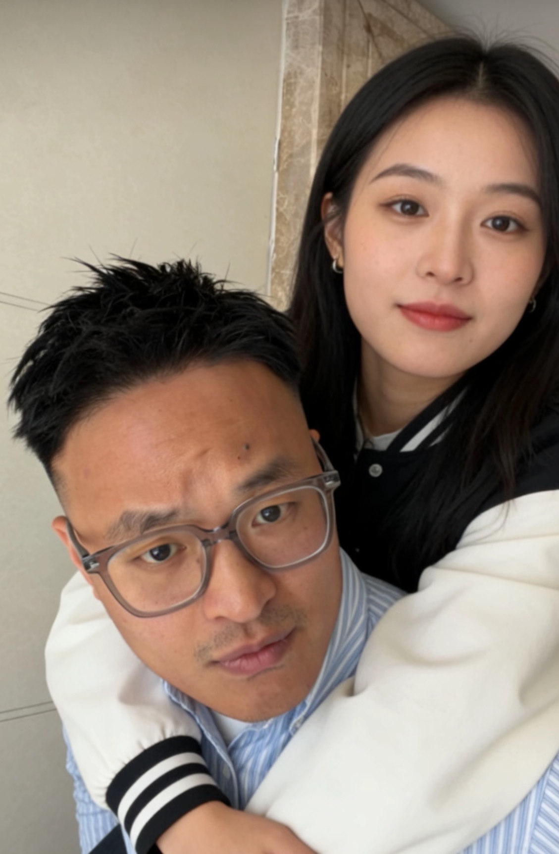 豆包给我安排了个女朋友，看起来好眼熟，感觉在哪见过，说不上来。