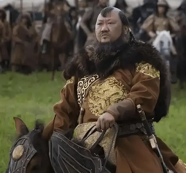 走在乌兰巴托的街头你会发现，墙上刷着“中国人滚出去”的红色标语，酒吧里年轻人喊着