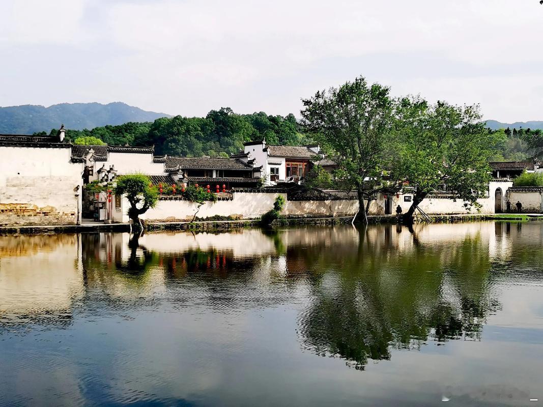 消息一览：1. 三安光电：公司生产的光芯片已向客户送样验证，用于1.6T光模块2