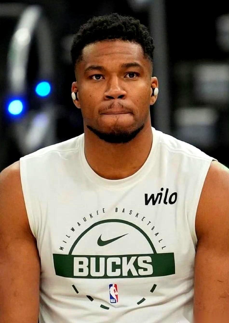 全世界都在抢一个人，就他家自己还在那扯着嗓子喊：非卖品！非卖品！听着是不是特仗