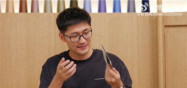 影视飓风评测iPhoneDuo，质量问题以及发热烫手最为突出。能把缺点毫无