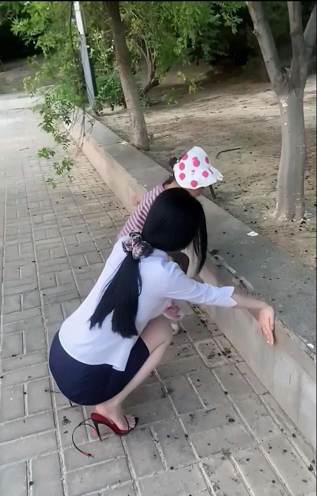 小姨子辛苦了，帮我照顾了一天孩子