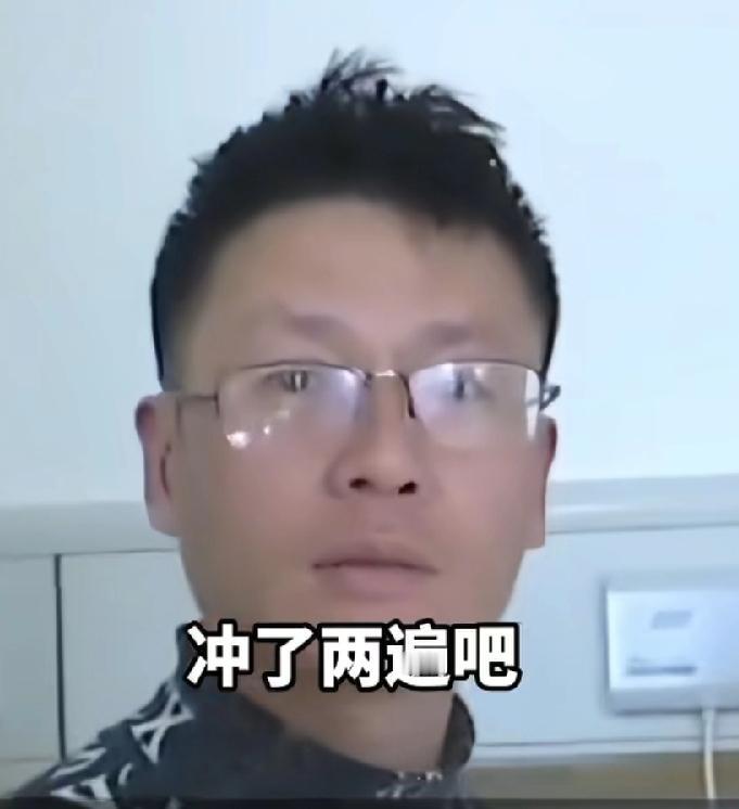 娃娃菜投毒丈夫陈某，当时在医院，眼神、说话就明显不正常！侧着头不敢直视记者，最多