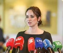 “中国你给我老实一点，再不跟我们联系，我们就要生气了。”在无人关注的角落里，立陶