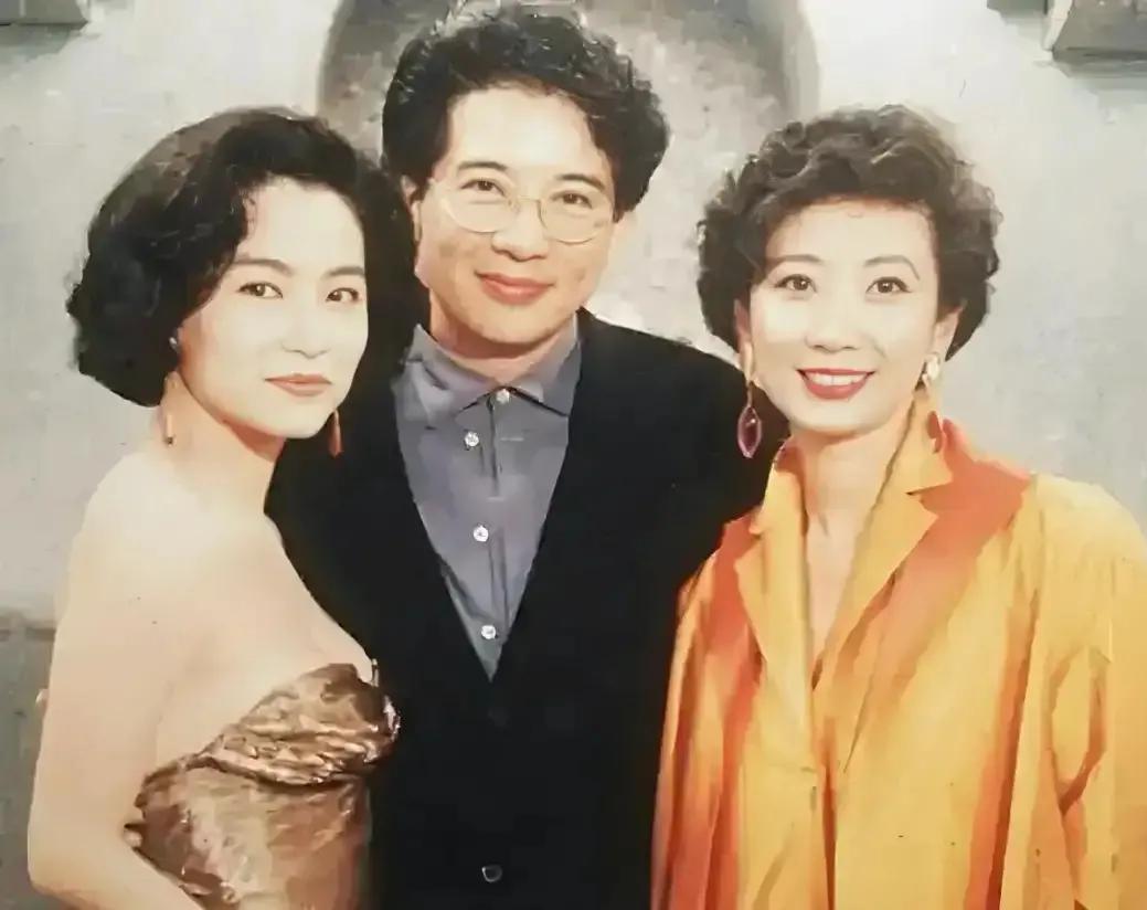 施南生对林青霞是愿意多管闲事的，当年林青霞嫁给邢李原，施南生就让林青霞学好英语以