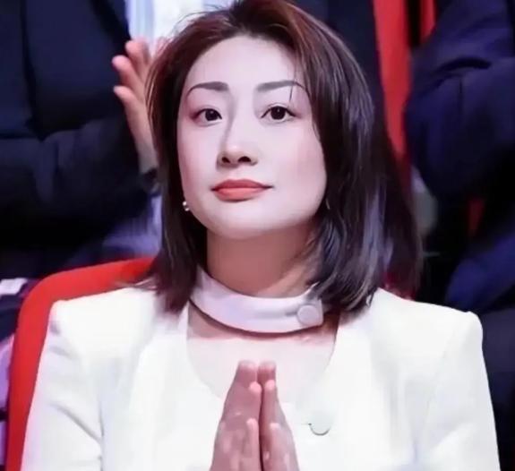 宗馥莉其实早就赢了！！！公证遗嘱再加上结婚证，两张王牌紧紧攥在手里。香港那
