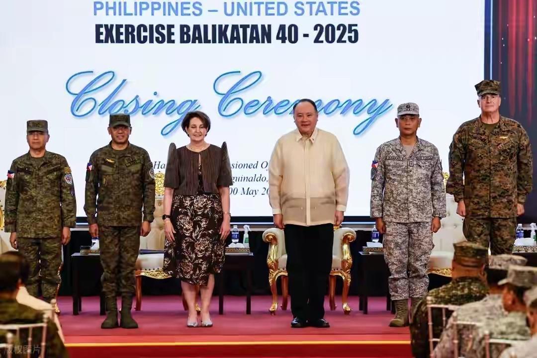 据路透社4月18日的消息，就新西兰P-8A“波塞冬”反潜巡逻机滋扰中国领海领