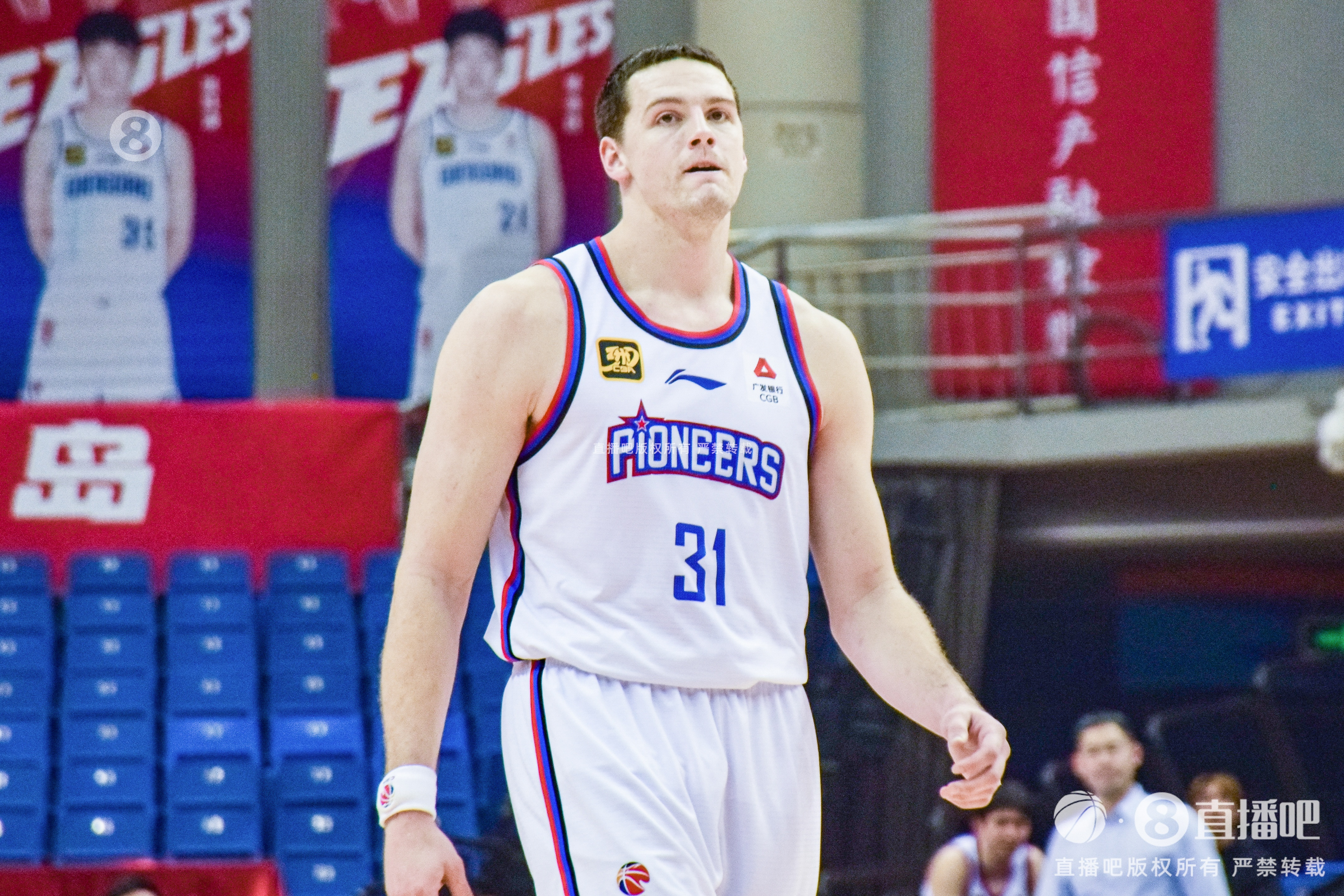 外援的作用! 詹姆斯半场12分10板 哈姆雷特半场15分 合计三分7中5