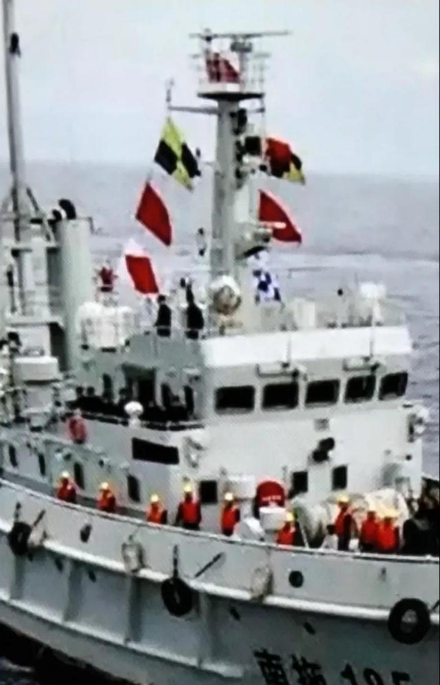 南海传来令人振奋的好消息，让国人狠狠出了一口恶气。人们纷纷称赞：“早就该给‘菲驴