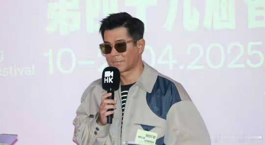 54岁古天乐被曝还在用老式滑盖机！电话都接不了？他一句话震惊全网：我真不想用……