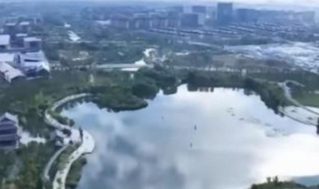 9年前，5100亿砸了进去，建设了一个面积相当于三个纽约市的新城——雄安。现在，