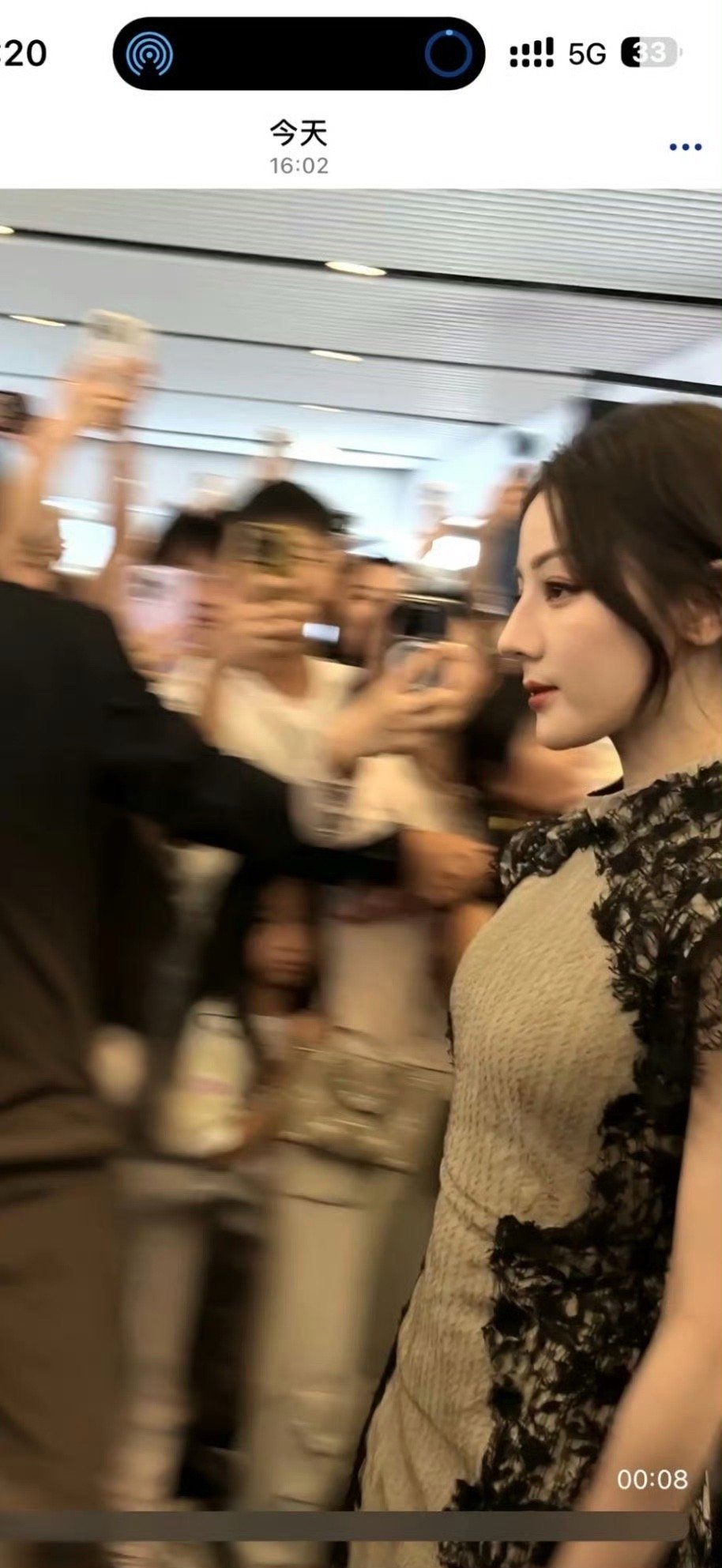 迪丽热巴现实中这么吓人的啊！？！！一直觉得她很漂亮是个浓颜系美女没想到现实生图