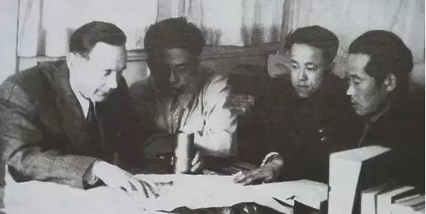 1960年，苏联违反协议，把所有派往中国的科学家都撤回了。当时实验室里的图纸