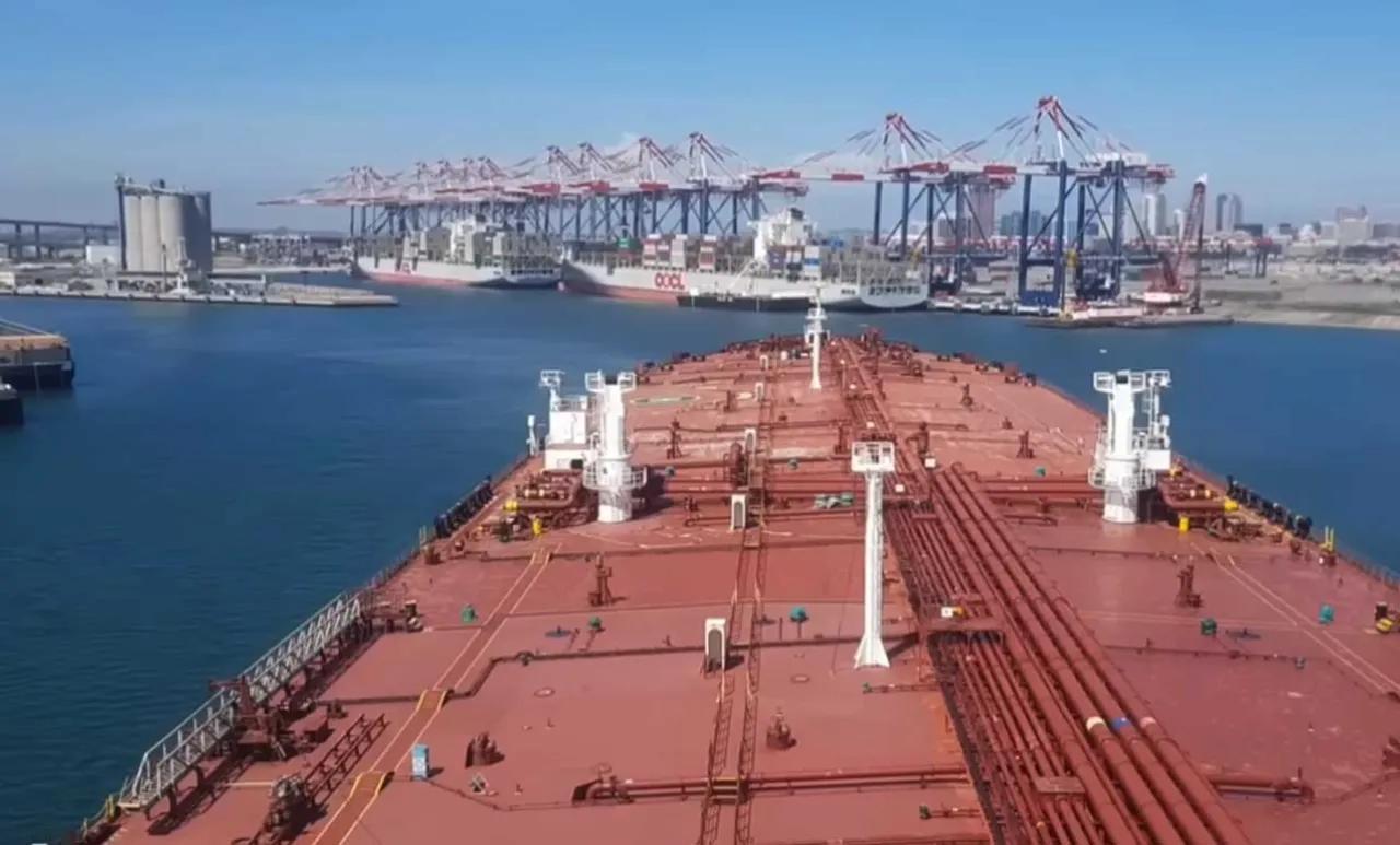 伊朗开始反击了！4月16日，据中东媒体透露，伊朗石化工业发展领域的执行总监宣布