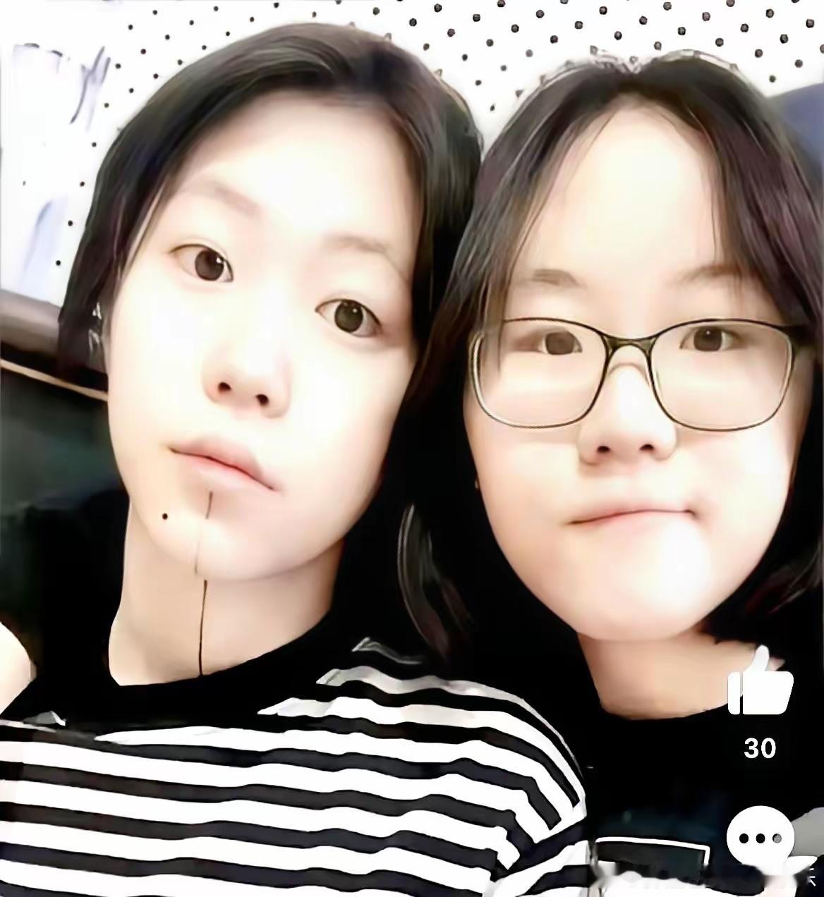 窦靖童走进妹妹打工的酒吧，没掏银行卡，而是连点了好几瓶高价酒。窦佳源在吧台后摇着