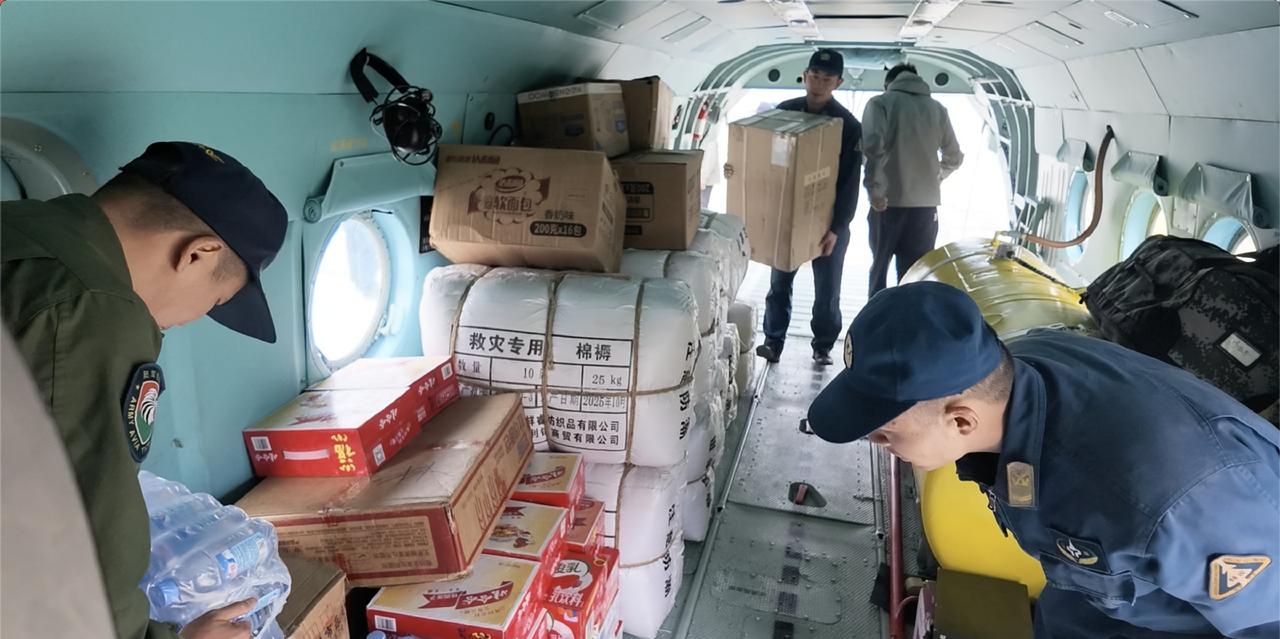 到了今天下午，口岸的天气条件总算是具备飞行条件。所以13时32分，陆航旅出动两架
