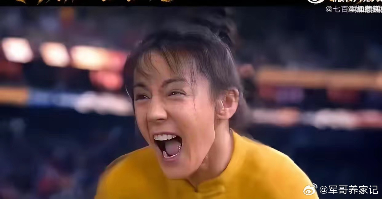 《功夫女足》没火，迪丽热巴的表情包先火了。感觉这次选的主角张小斐、张艺兴和迪丽热