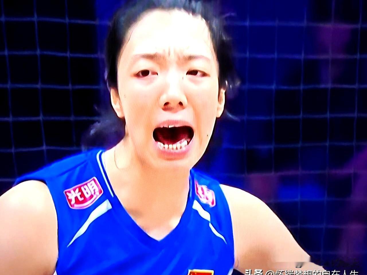 看完亚锦赛两场，中国女排这套用人，心里的问号越顶越大——吴梦洁已经回来了，主攻有