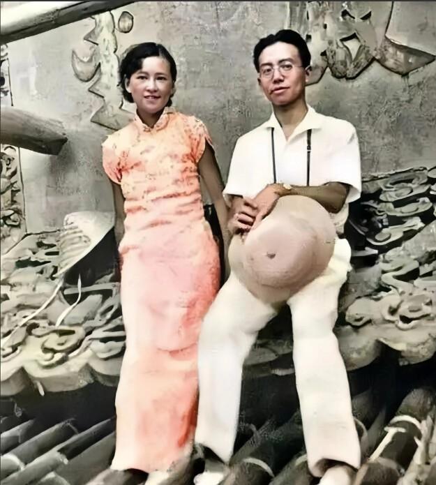 1935年，林徽因与梁思成参与天坛大修工程，为精准测绘祈年殿1935年，林徽因与
