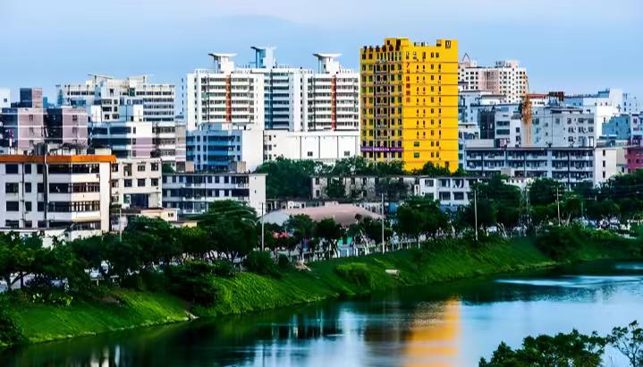 中国最爱下雨的十座城市排行榜我国地域辽阔，气候多样，降水分布差异显著。南方地