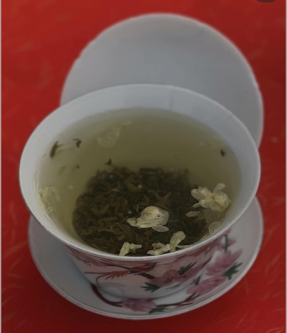 发现在成都这边，大家好像不太能接受喝茶把茶钱和水费分开算的方式。我在自家院子里做