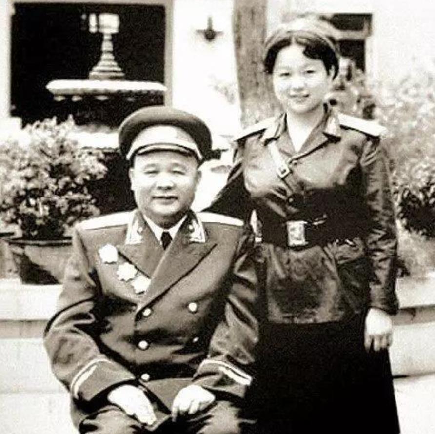 上世纪60年代的一天，女儿几天没有回家了，徐海东大将焦急地问：“文惠怎么没有回来