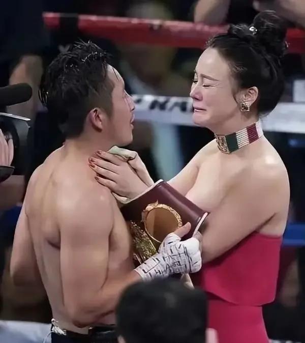 冉莹颖当老板最风光的几年，说起话来底气十足：“谁掌握了经济大权，谁就是家里的CE