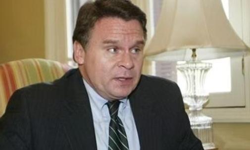 美国议员、有反华劳模之称的克里斯·史密斯对媒体说：“历史上日本与中国斗，从不吃亏