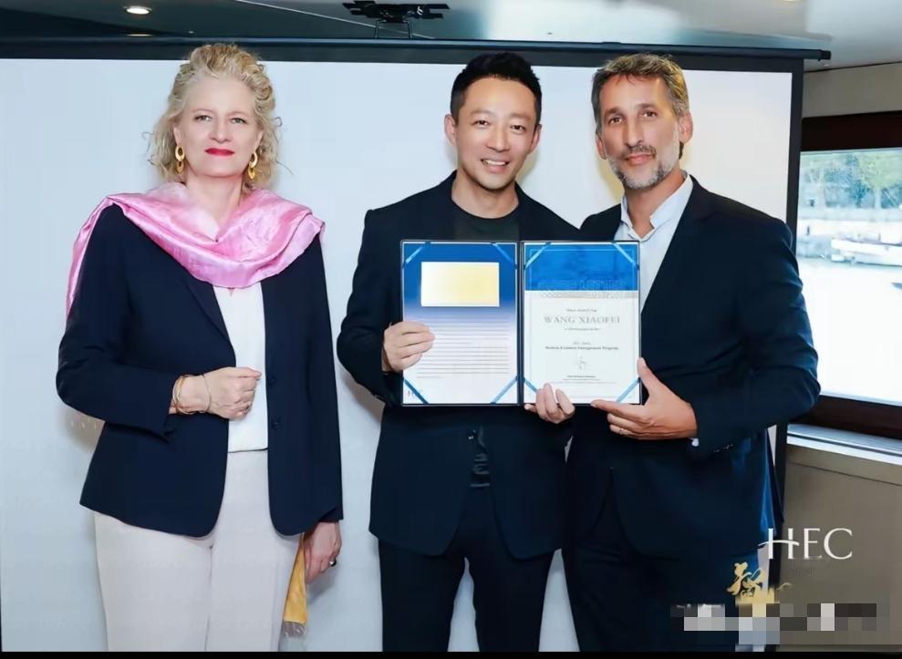 汪小菲结束了法国为期十天的进修课程，毕业证已拿到手，估计学的都是餐饮管理方面的！