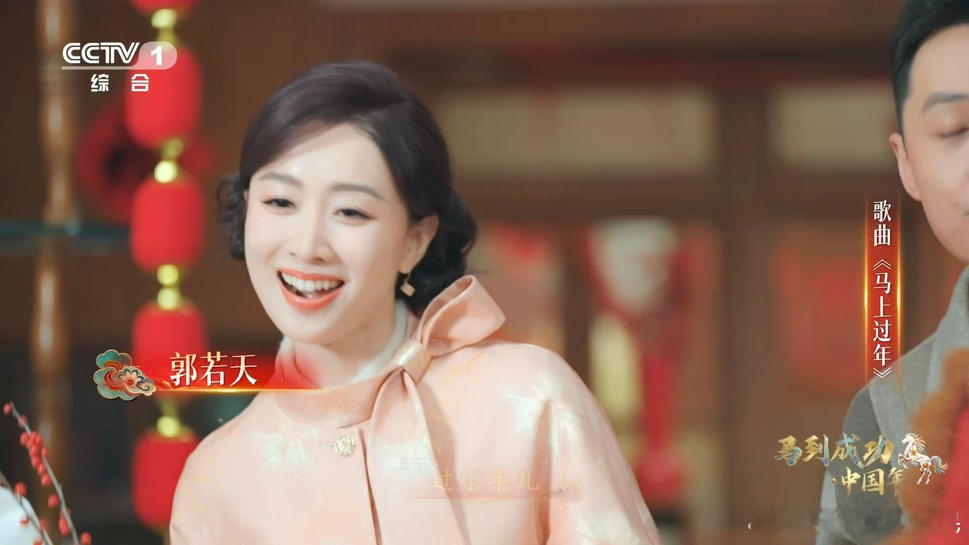 央视主持人怎么全面成这样了✨央视主持人也太全能了！主持稳就算了，和王搏合唱《马