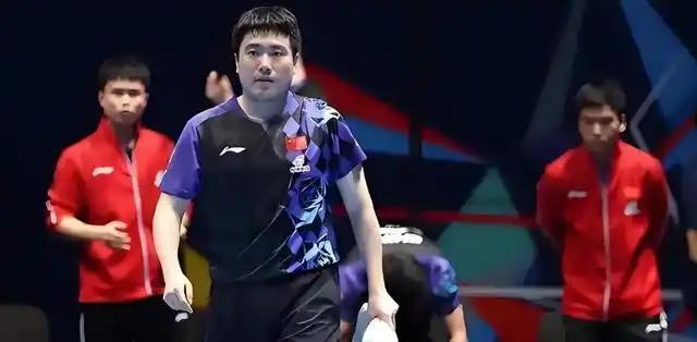 3-2逆转翻盘，打爆日本张本智和，🇨🇳WTT中国大满贯男单首轮：梁靖崑回