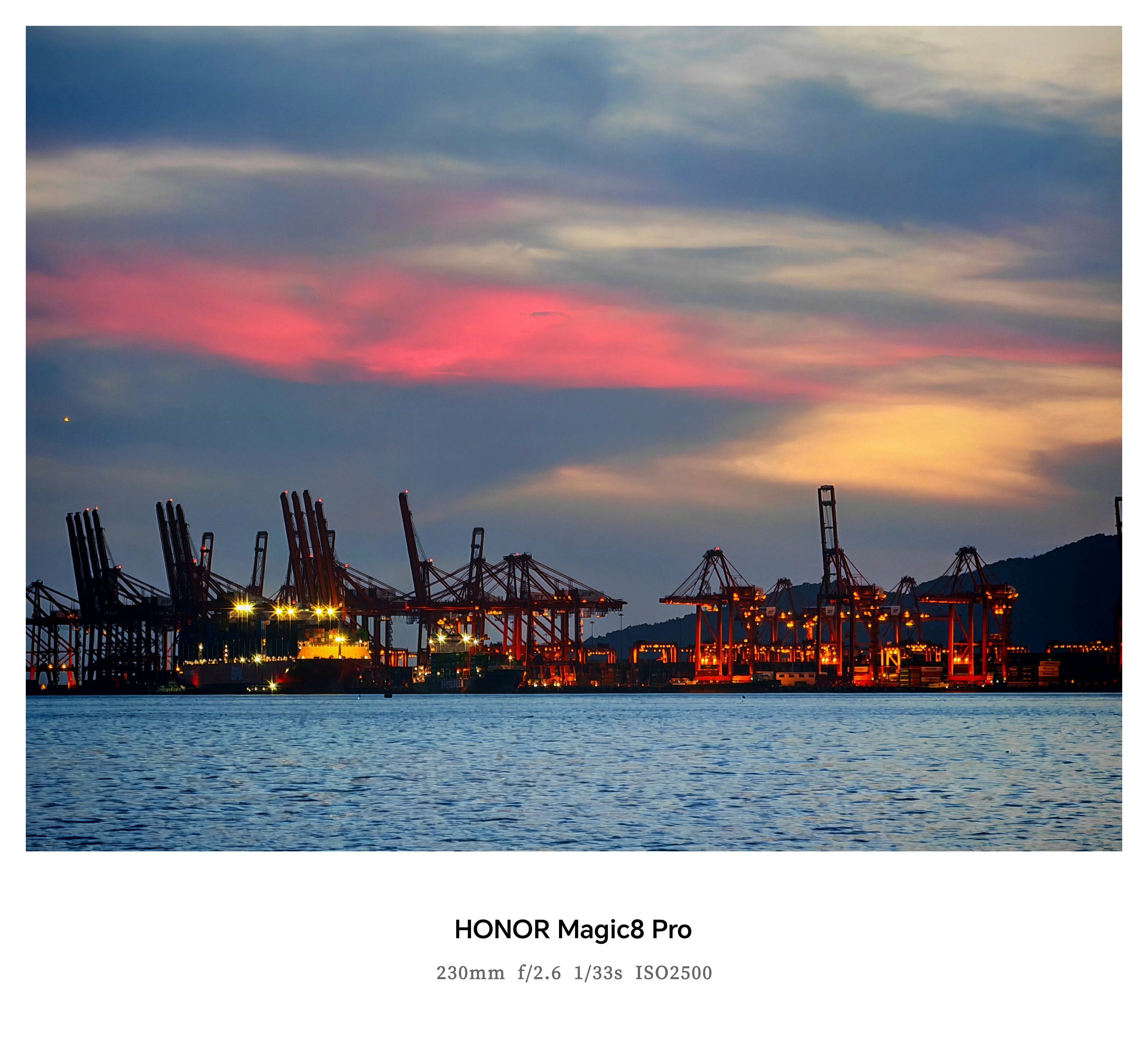 这是荣耀Magic8Pro随手拍的夜景，这也太好看了呀，希望阿耀赶紧发布。数码