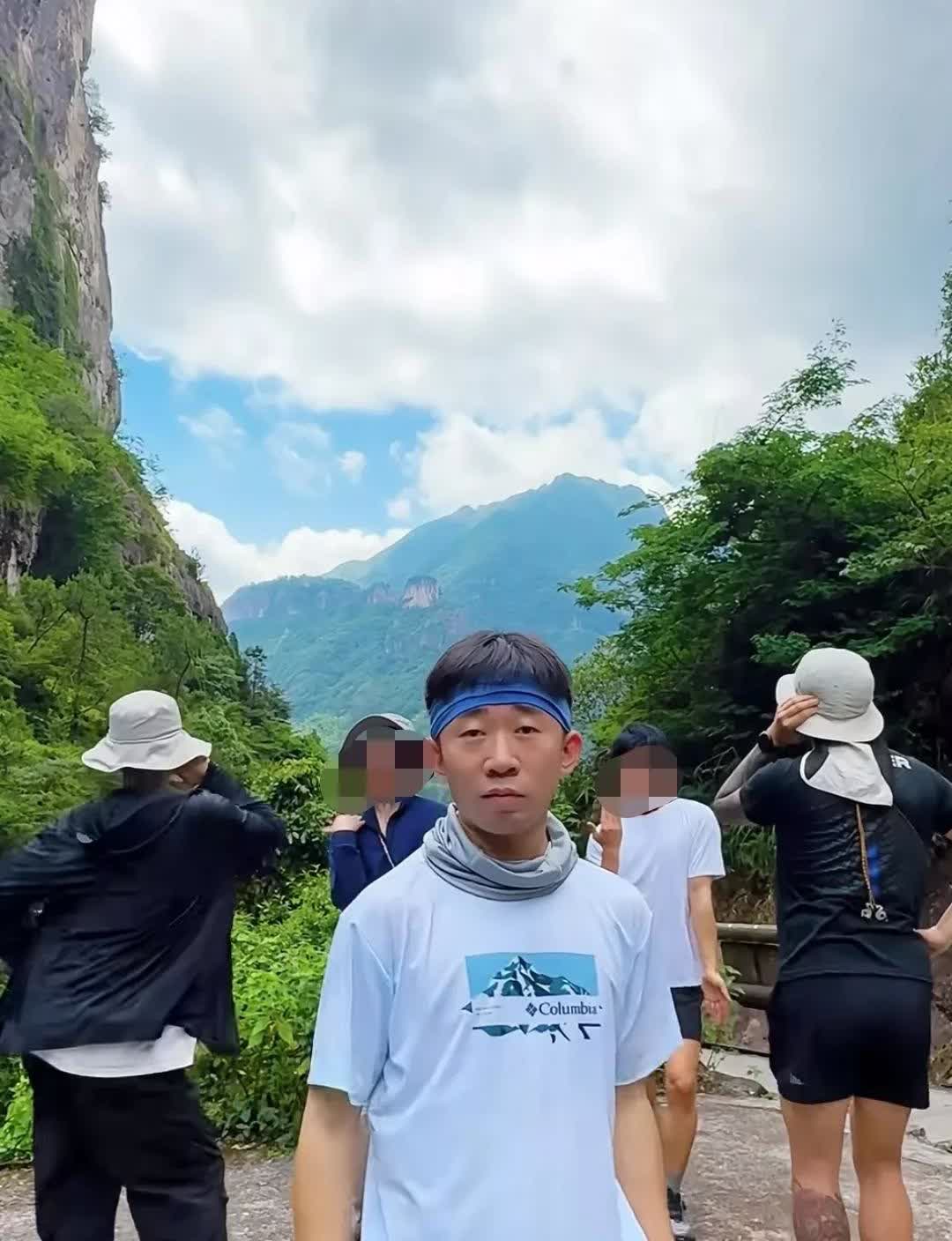 我在娱乐圈做化妆师的闺蜜偷偷跟我说，杨迪现在和以前完全不一样了，以前的杨迪会在后