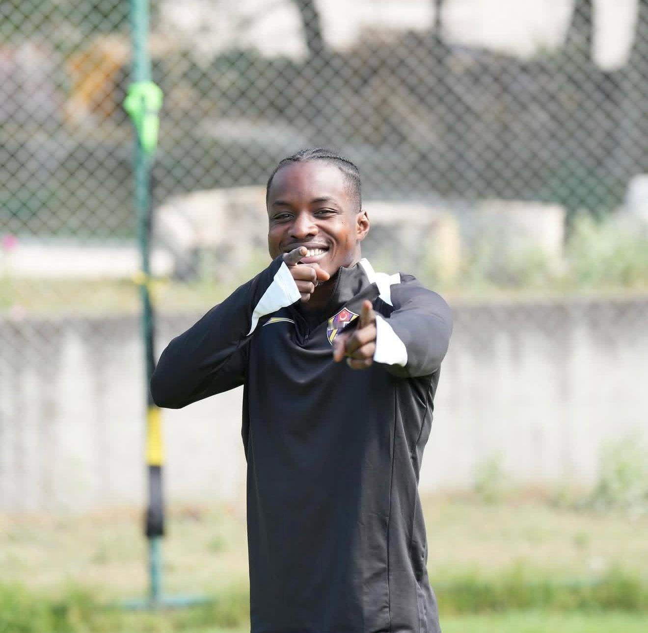 中超联赛上海海港大连英博安佩姆确实要来中国了，但是他的目的地不是重庆，不是大连