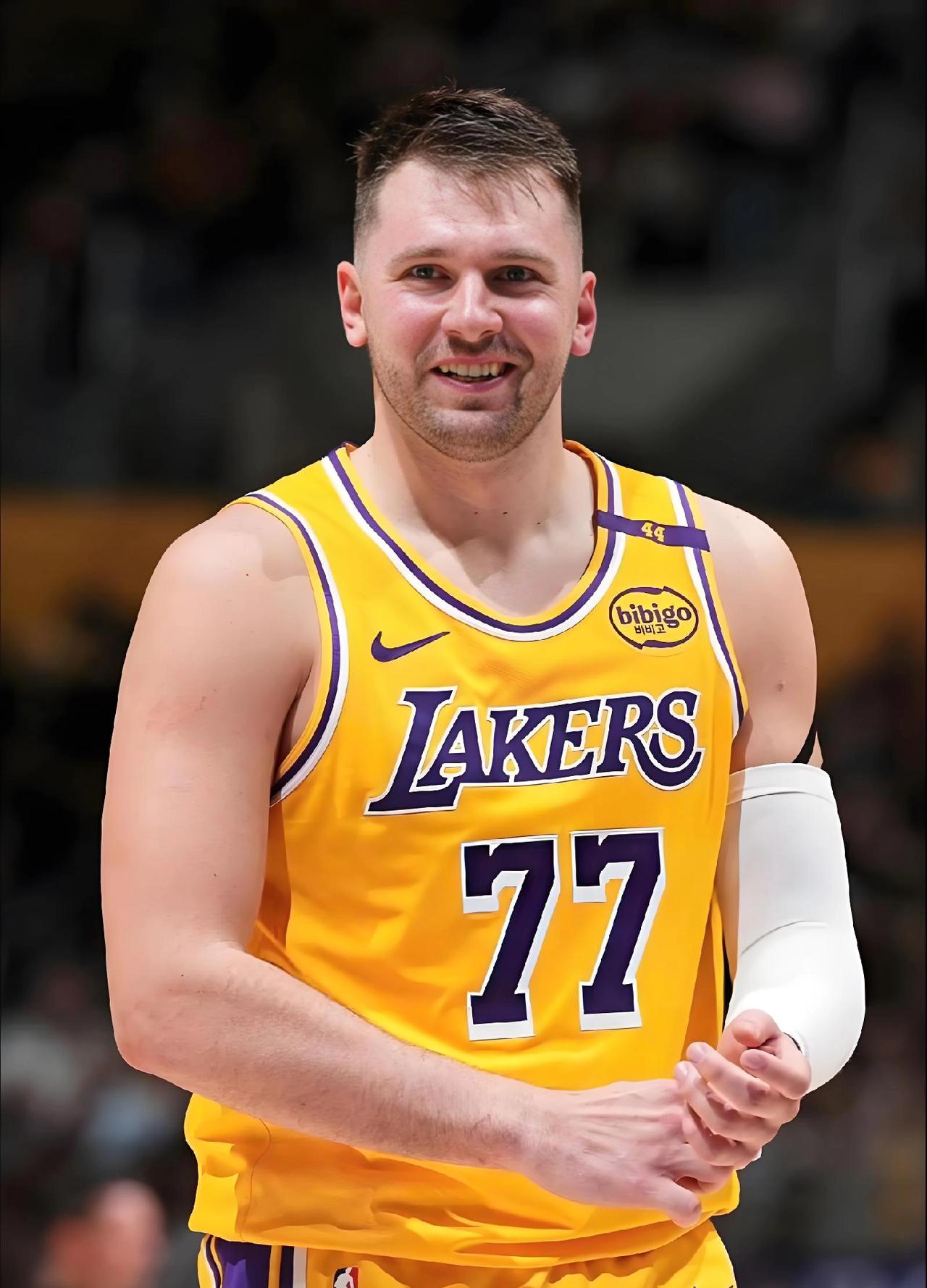 湖人惨败雷霆，别再拿“挑对手”当遮羞布了！96：139，43分惨案！湖人被雷