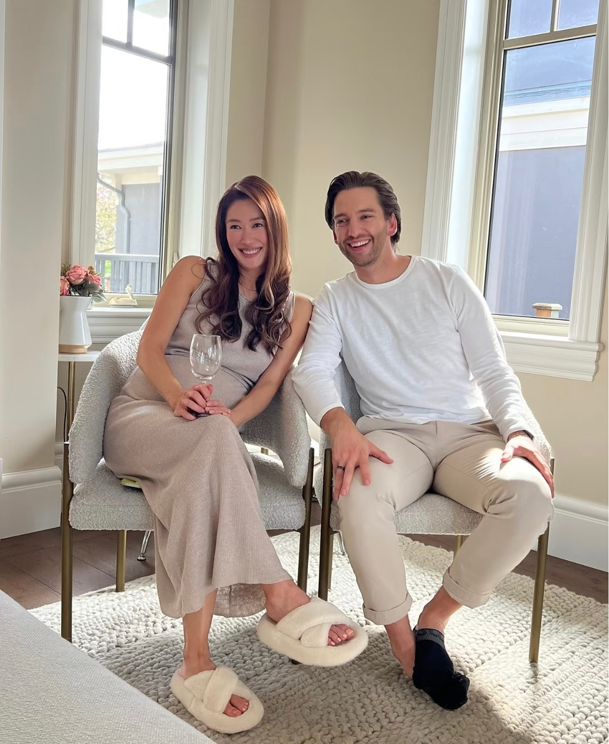 谢婷婷加拿大的房子好漂亮，她和男友为肚子里的宝宝在家中办了派对。图6是谢婷婷、谢