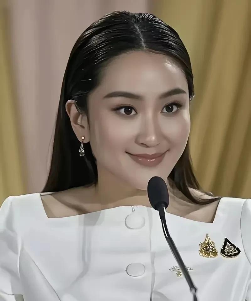 就在刚刚，泰国刚刚宣布了，又是空军炸，又是海军堵，摆明了想碾压柬埔寨。泰国还