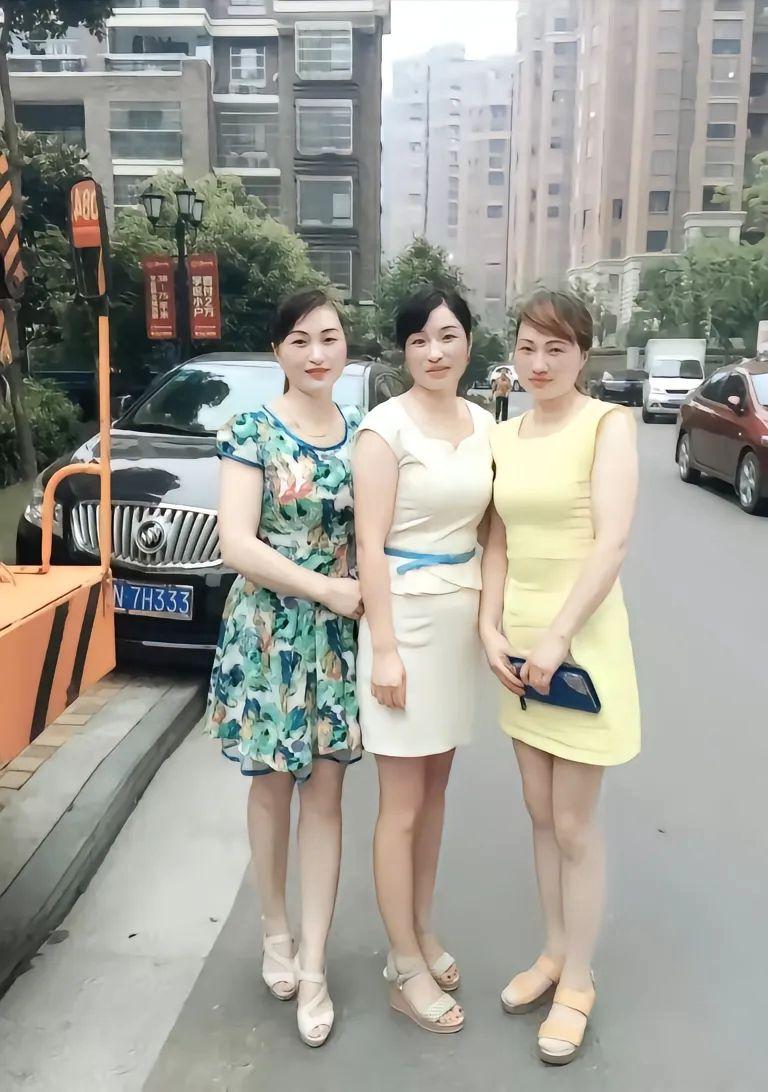 姐妹花好身材好气质 魔鬼身材 天生丽质 气质这一块拿捏死死的