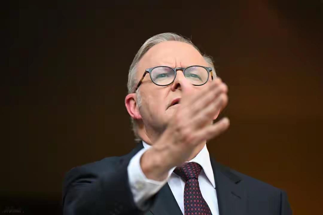 全澳洲正式通知中国：强收达尔文港，中企必须卷铺盖走人！这就是自诩为高度民主自由的