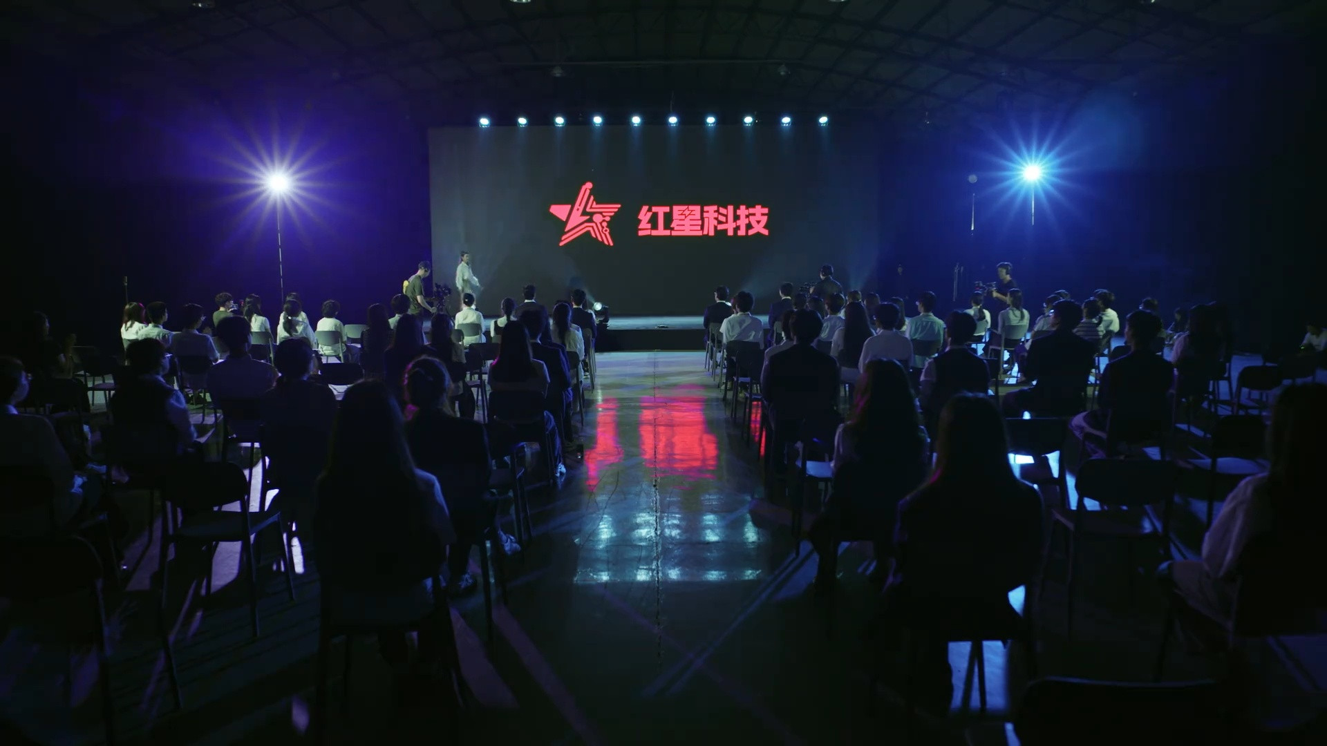 红米短剧里的公司叫红星科技，冷知识：小米一开始创业就是想叫红星。​​​