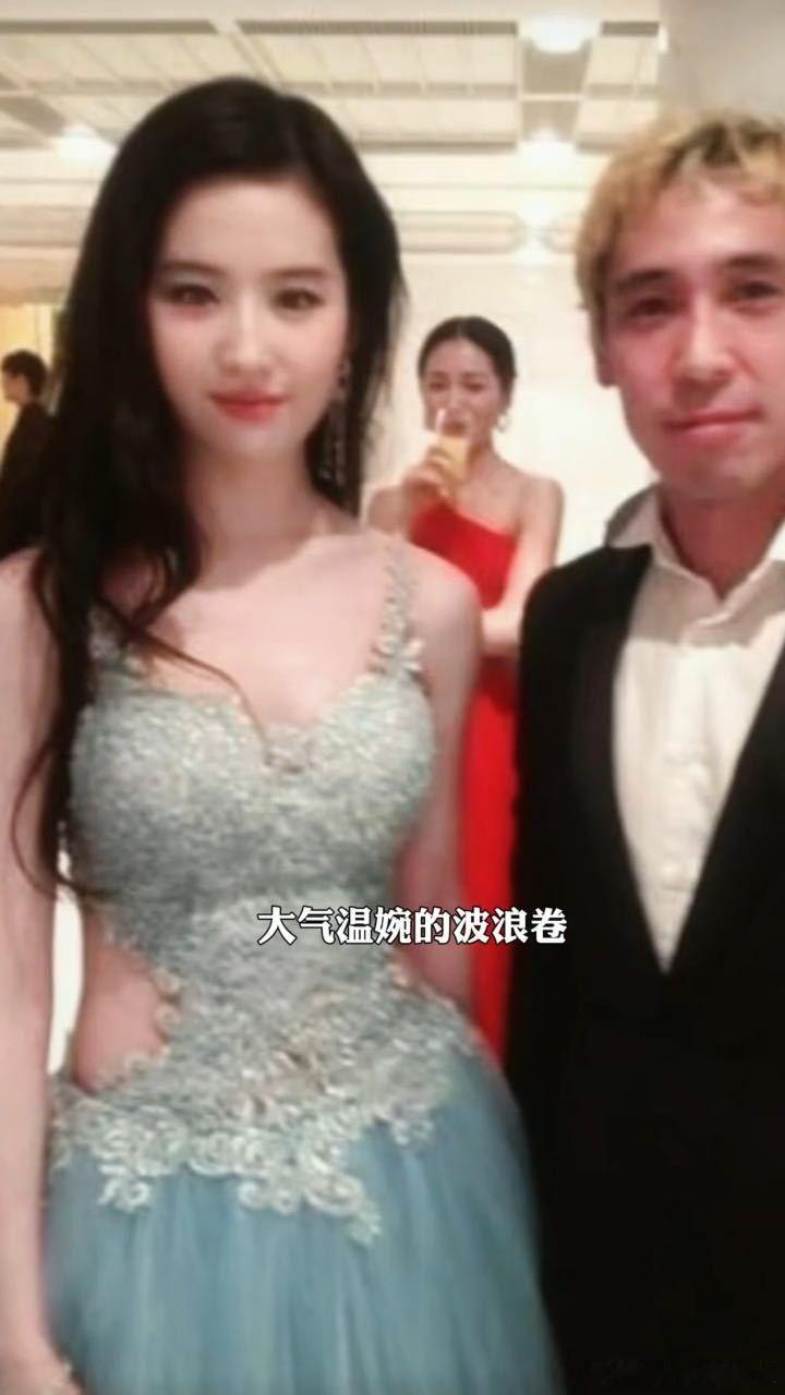 刘亦菲用脸开挂有时候觉得刘亦菲的颜值真的不讲道理，素颜状态就够让人羡慕了，偏偏
