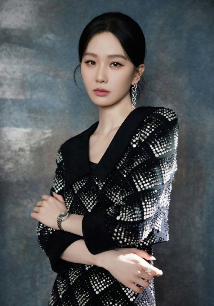 刘诗诗这眼神温柔又深情，谁能顶得住啊，太美了​​​