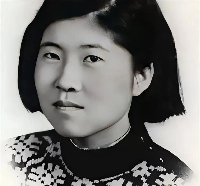 1958年9月，杨虎城的女儿杨拯陆在婚礼前期，突然失踪。之后，人们在雪地里发现了